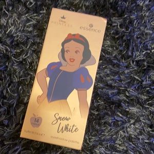 Essence Snow White Palette